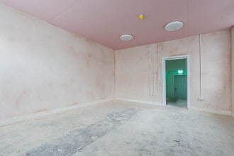 142-144 Holton Rd, Barry for lease Interior Photo- Image 1 of 2