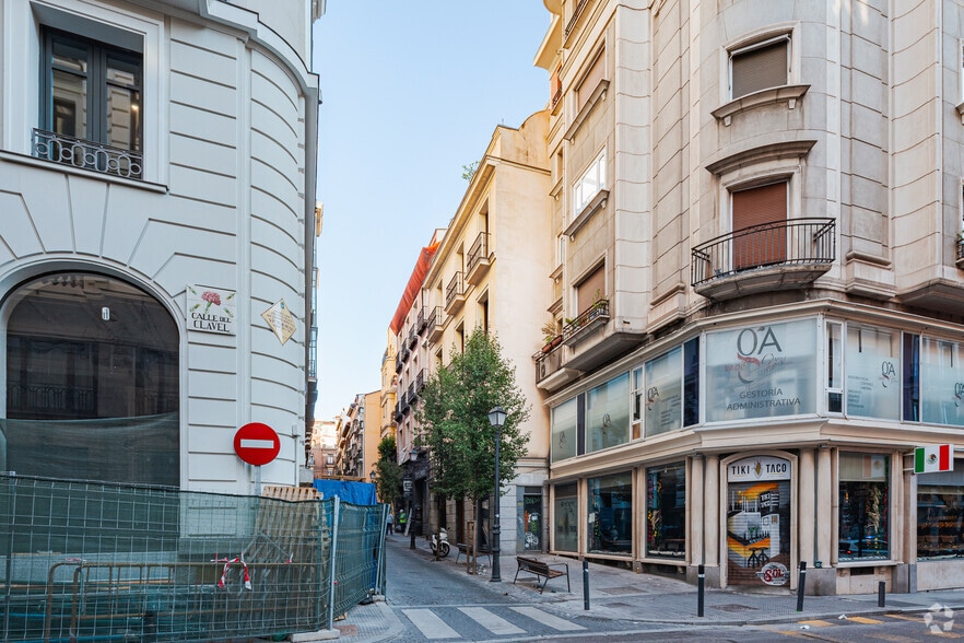 Calle de la Reina, 17, Madrid, Madrid à louer - Photo du bâtiment - Image 3 de 3