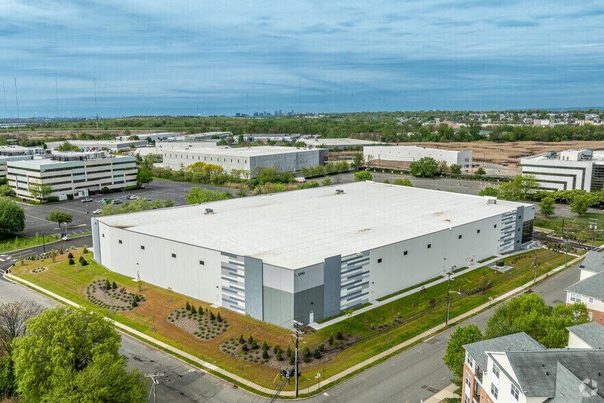 1290 Wall St W, Lyndhurst, NJ for lease - Building Photo - Image 2 of 26