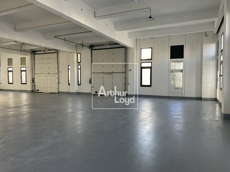 Flex in COURCOURONNES for lease - Building Photo - Image 1 of 7