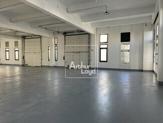 Plus de détails pour Local d'activités à louer
