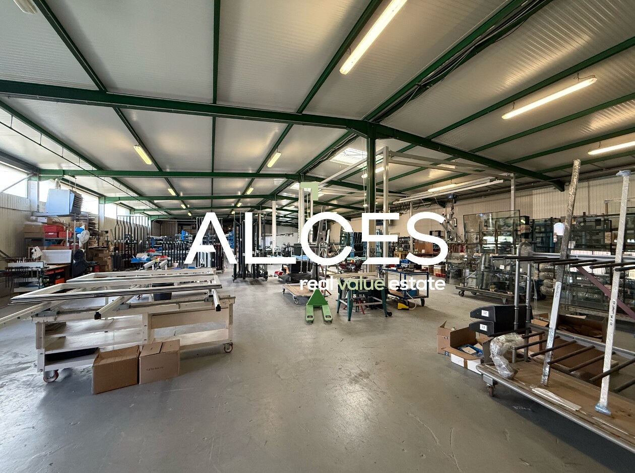 Flex in Pessac for lease Primary Photo- Image 1 of 7