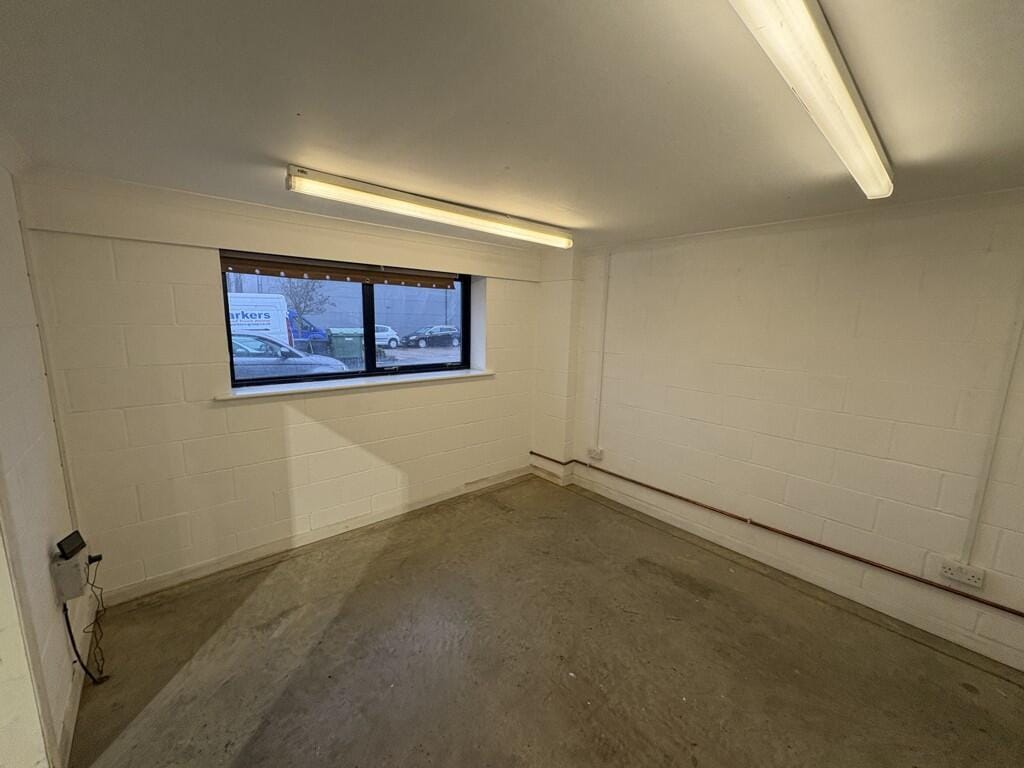 Folders Ln E, Hassocks for lease Interior Photo- Image 1 of 3