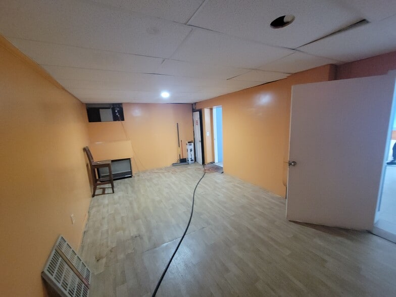 166 Gorham St, Lowell, MA for lease - Interior Photo - Image 3 of 5
