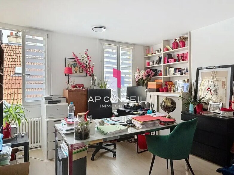 Office in Versailles for lease - Interior Photo - Image 2 of 9