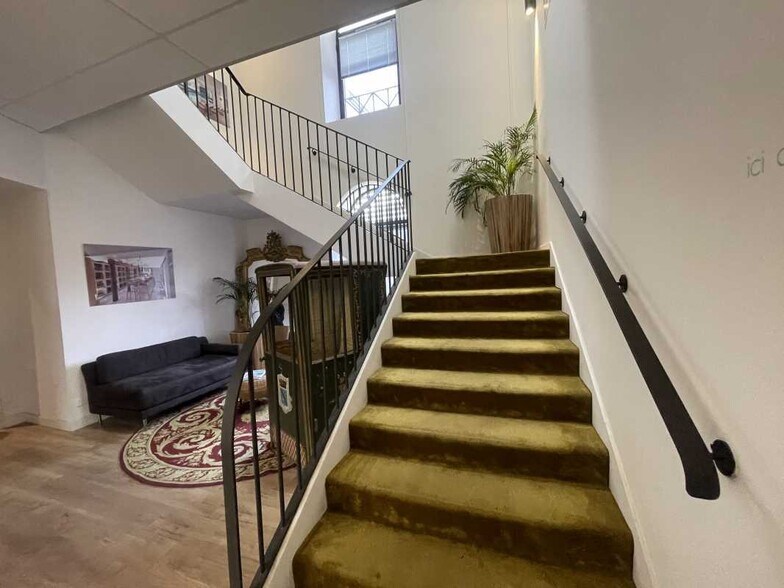 Office in Bordeaux for lease - Interior Photo - Image 3 of 6