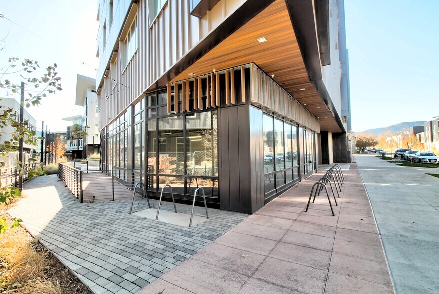 3200 Bluff St, Boulder, CO à louer - Photo du bâtiment - Image 2 de 3