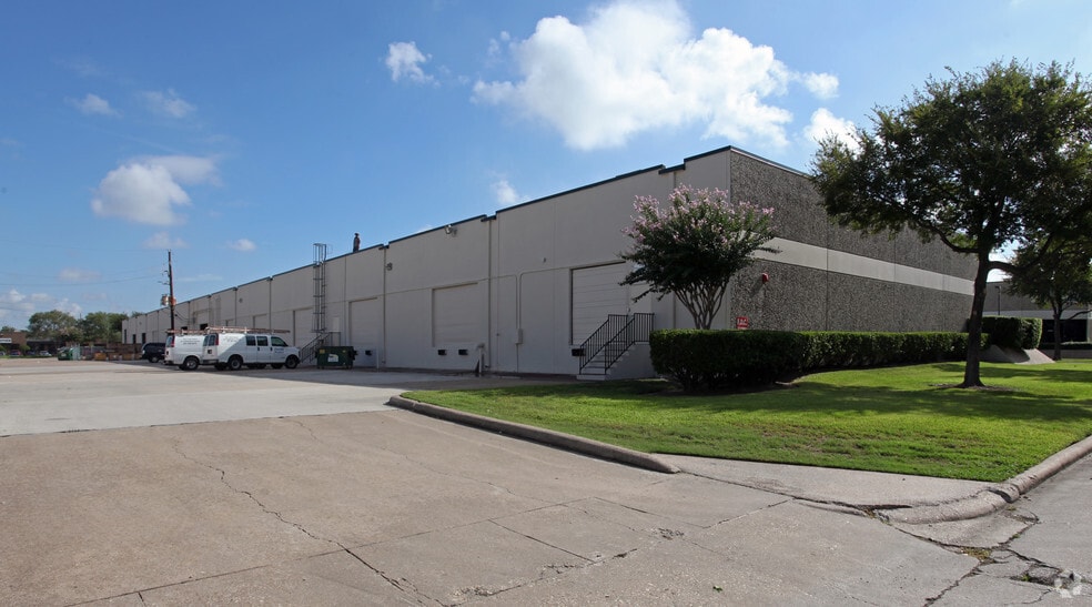 747 Kenrick Dr, Houston, TX à louer - Photo du bâtiment - Image 2 de 2
