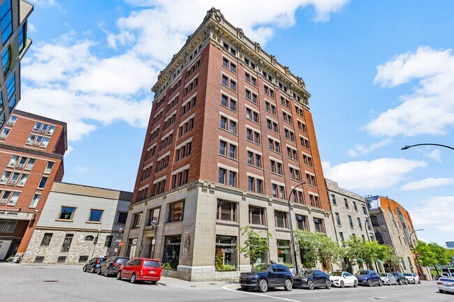 Plus de détails pour 2 Rue Le Royer E, Montréal, QC - Commerce de détail à louer