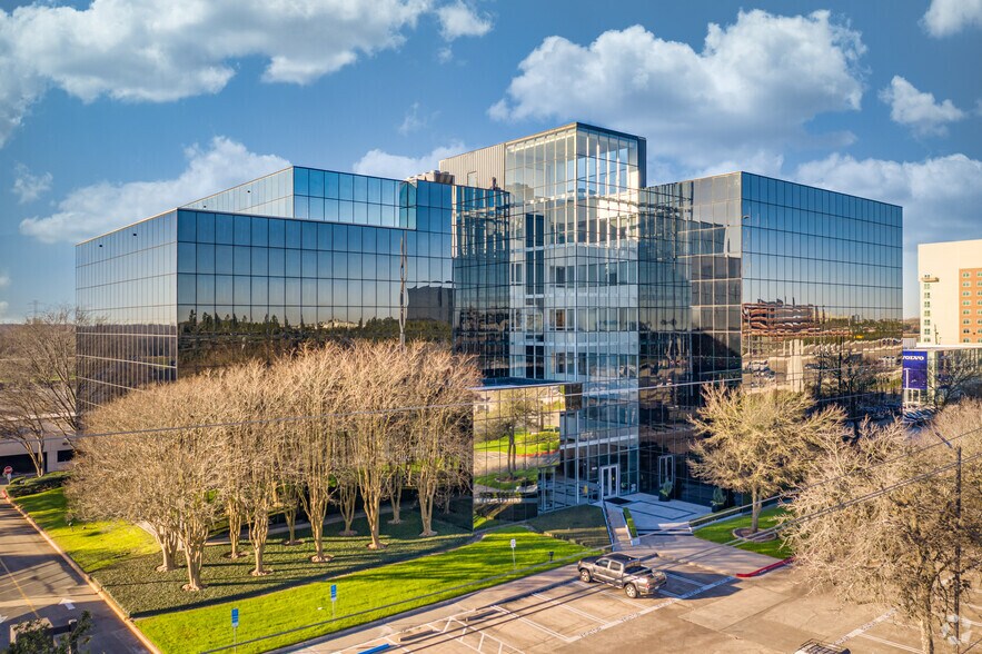 15915 Katy Fwy, Houston, TX à louer - Photo du bâtiment - Image 3 de 25
