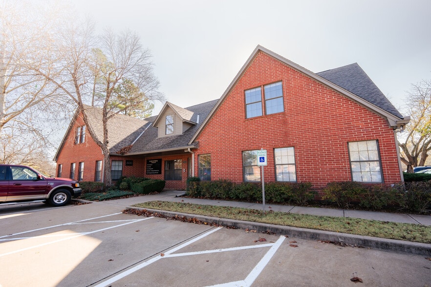 1900 E 15th St, Edmond, OK for sale - Building Photo - Image 1 of 29