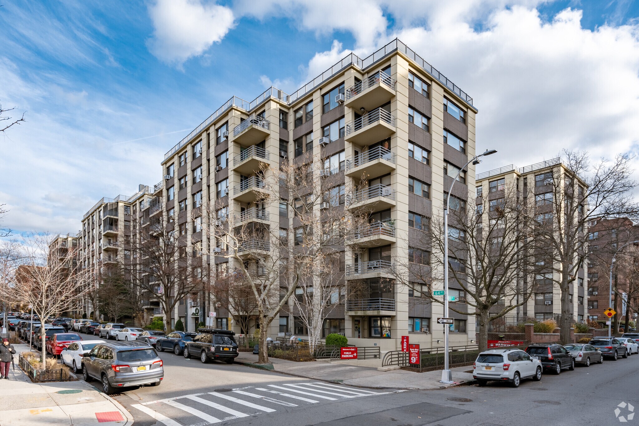 98-19 64th Ave, Rego Park, NY à louer Photo du bâtiment- Image 1 de 6