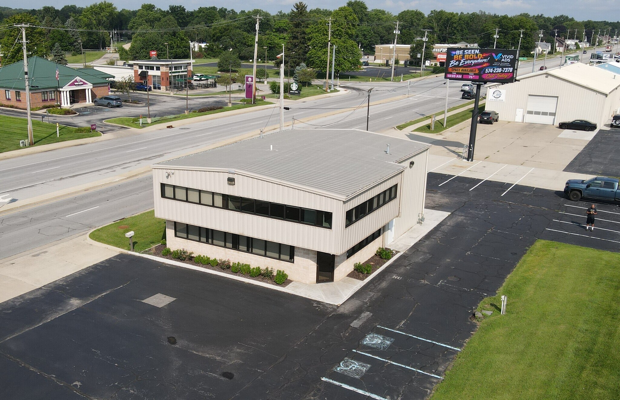 23119 US Highway 33, Elkhart, IN for lease Primary Photo- Image 1 of 39