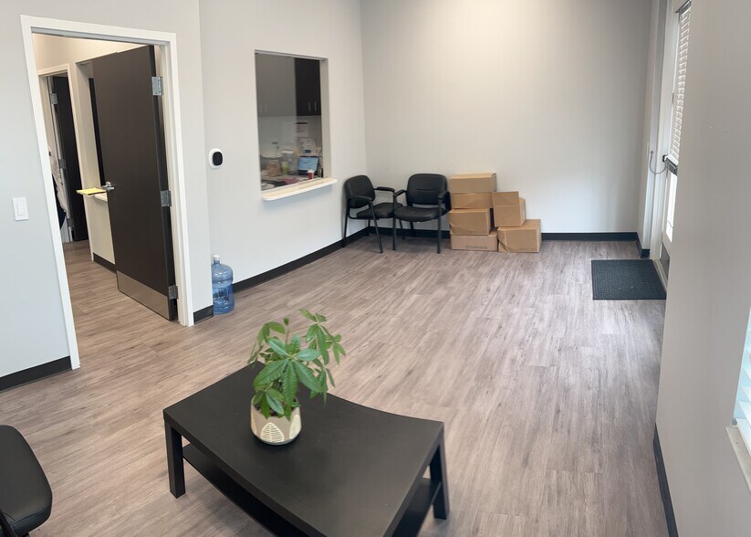 938 Cypress Village Blvd, Sun City Center, FL à louer - Photo du bâtiment - Image 3 de 10