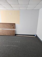 302 Davis Grove Cir, Cary, NC for lease Interior Photo- Image 1 of 6