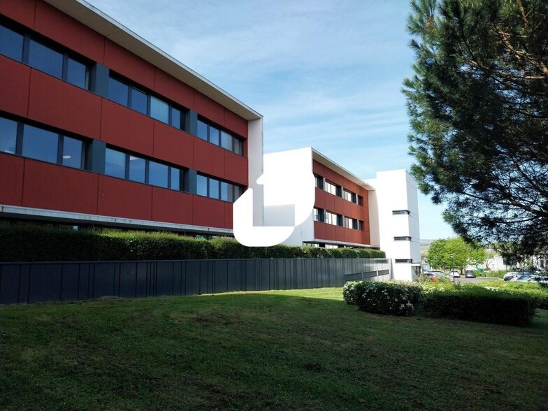 Rue Michaël Faraday, Saint-Herblain à louer - Photo du bâtiment - Image 2 de 8