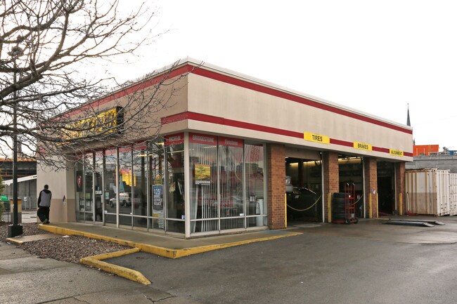 More details for 434 E Market St, Louisville, KY - Retail for Sale