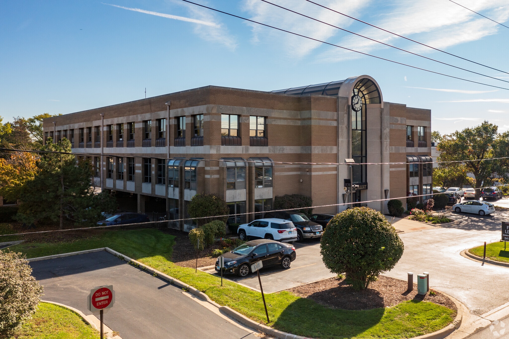 1S443 Summit Ave, Oakbrook Terrace, IL for lease Primary Photo- Image 1 of 6