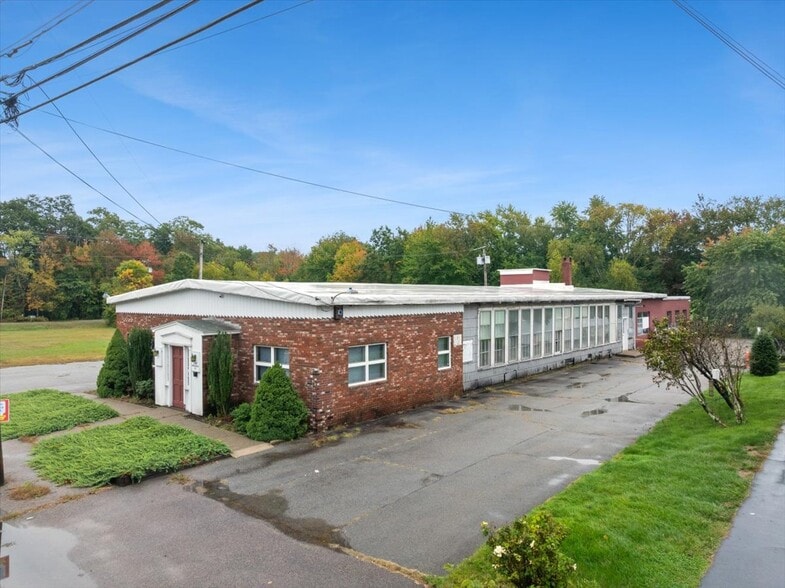 304 W Main St, Norton, MA à vendre - Photo du bâtiment - Image 2 de 15