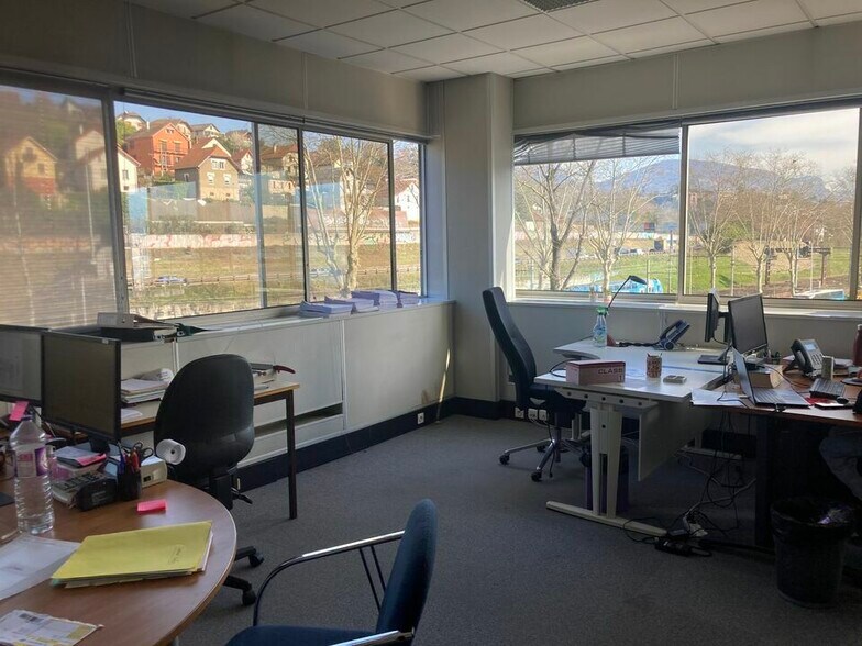 Office in Chambéry for sale - Interior Photo - Image 2 of 3