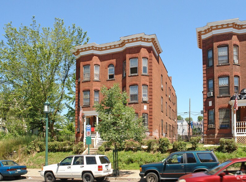 906 Park St, Hartford, CT à vendre - Photo du bâtiment - Image 3 de 3