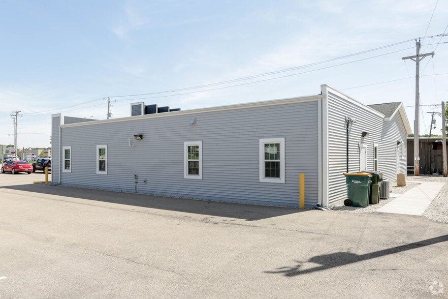 809 Park Ave, Beaver Dam, WI à louer - Photo du bâtiment - Image 3 de 19