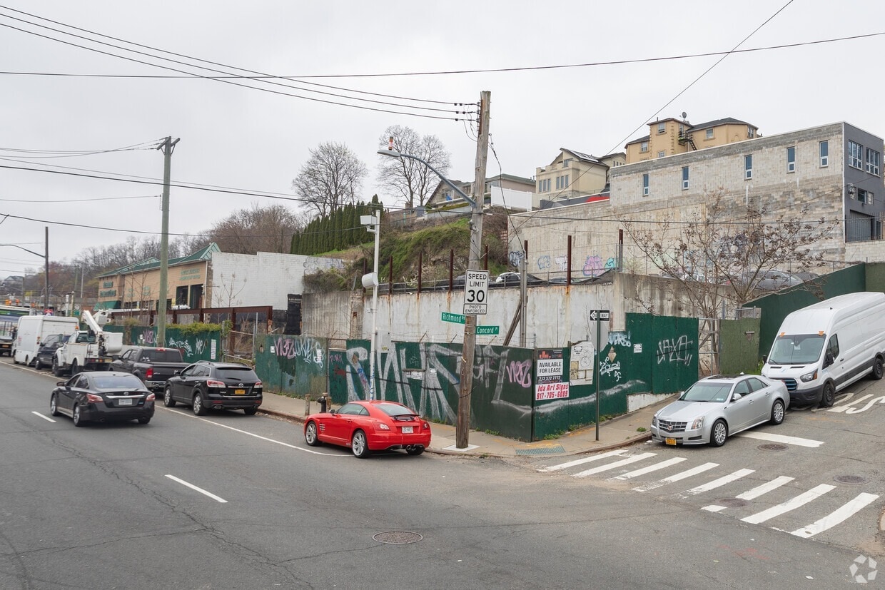 659 Richmond Rd, Staten Island, NY for lease Primary Photo- Image 1 of 20