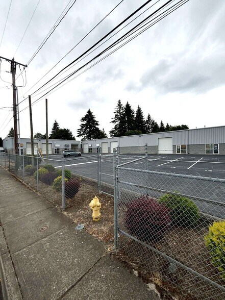 1414 SE 18th Ave, Hillsboro, OR for lease - Building Photo - Image 2 of 3