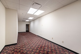 700 N 3rd St, La Crosse, WI à louer Photo intérieure- Image 2 de 5