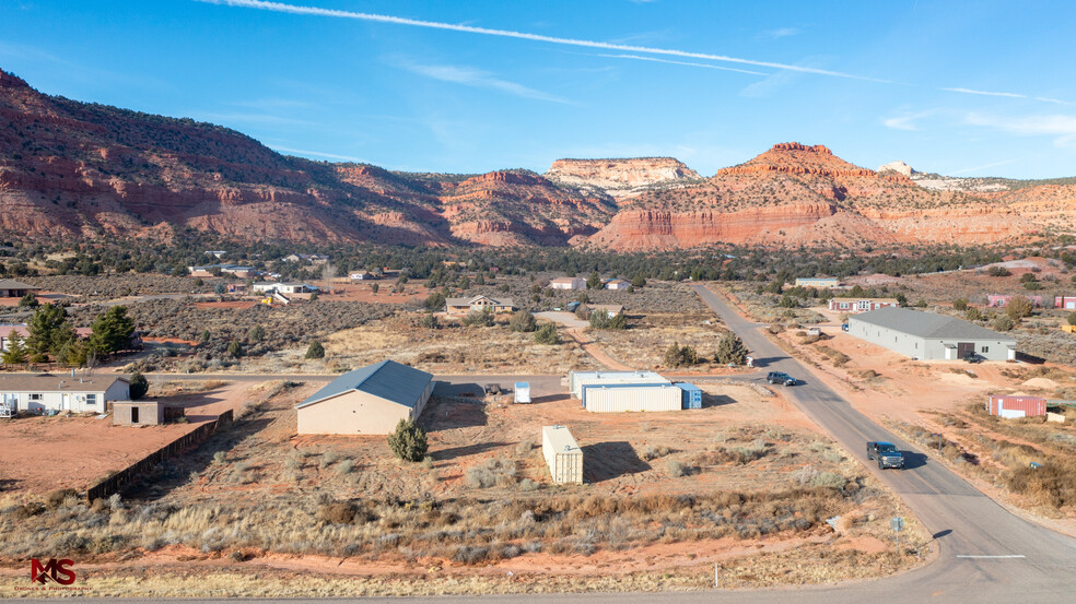 4356 E Juniper Cliffs Dr, Kanab, UT for sale - Building Photo - Image 3 of 16