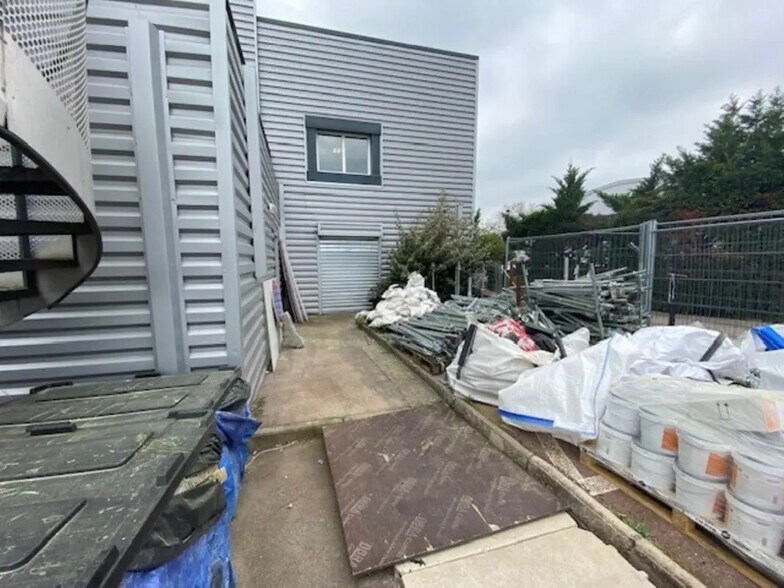 Bureau dans Aix-en-Provence à louer - Photo du bâtiment - Image 3 de 7