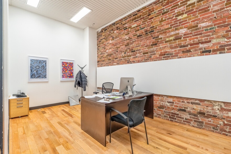 40-42 Rue Wellington N, Sherbrooke, QC for sale - Interior Photo - Image 3 of 22