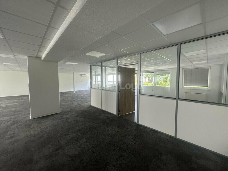 Office in Schiltigheim for lease - Building Photo - Image 2 of 15