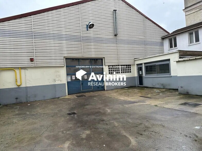 Retail in Asnières-sur-Seine for lease - Building Photo - Image 1 of 3