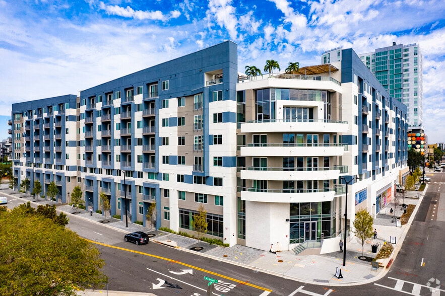 160 W Tyler St, Tampa, FL for lease - Building Photo - Image 2 of 4