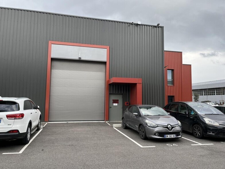 Flex in Chassieu for lease - Building Photo - Image 2 of 35