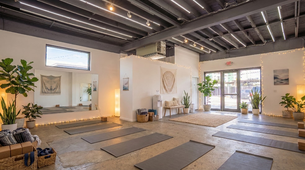 230 NW 71st St, Miami, FL for lease - Building Photo - Image 3 of 13