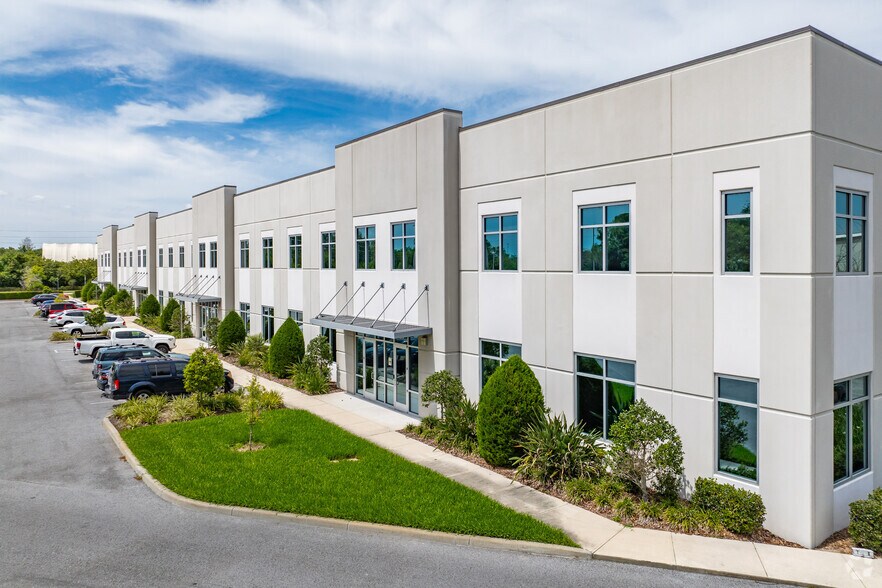 2500 Lakepointe Pky, Odessa, FL à louer - Photo du bâtiment - Image 3 de 12