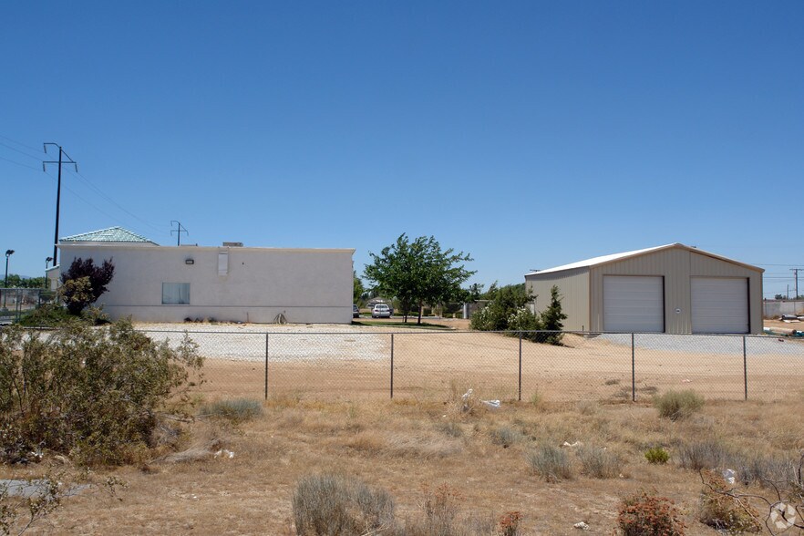 15980 Outer Bear Valley Rd, Victorville, CA à louer - Photo du bâtiment - Image 3 de 4