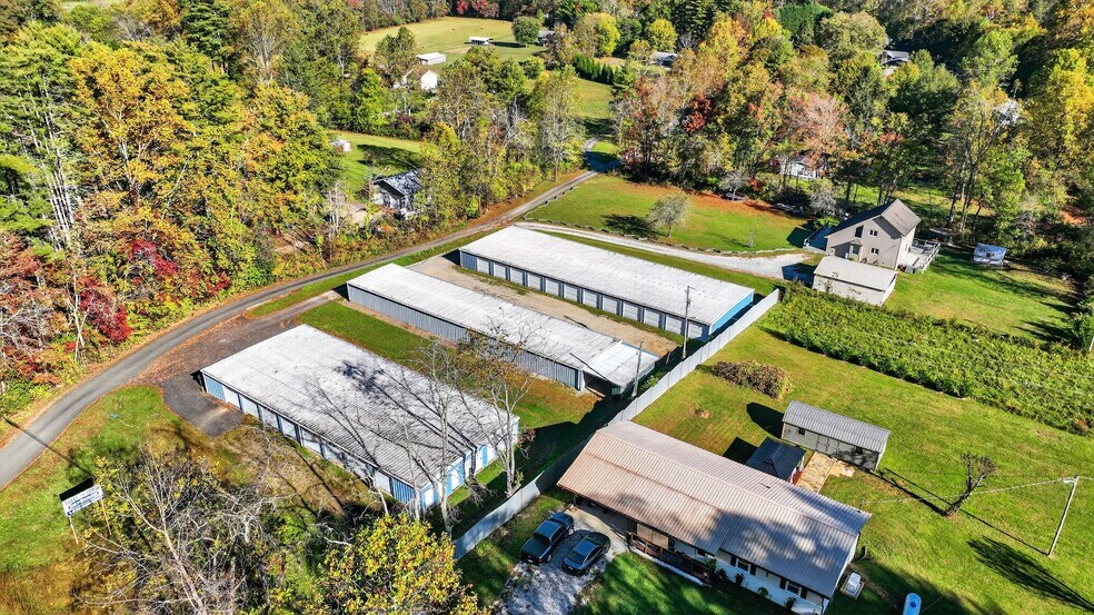 26 River Dr, Robbinsville, NC à vendre - Photo du bâtiment - Image 3 de 8