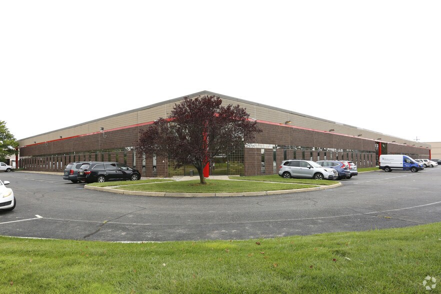 375 Raritan Center Pky, Edison, NJ à louer - Photo du bâtiment - Image 3 de 3