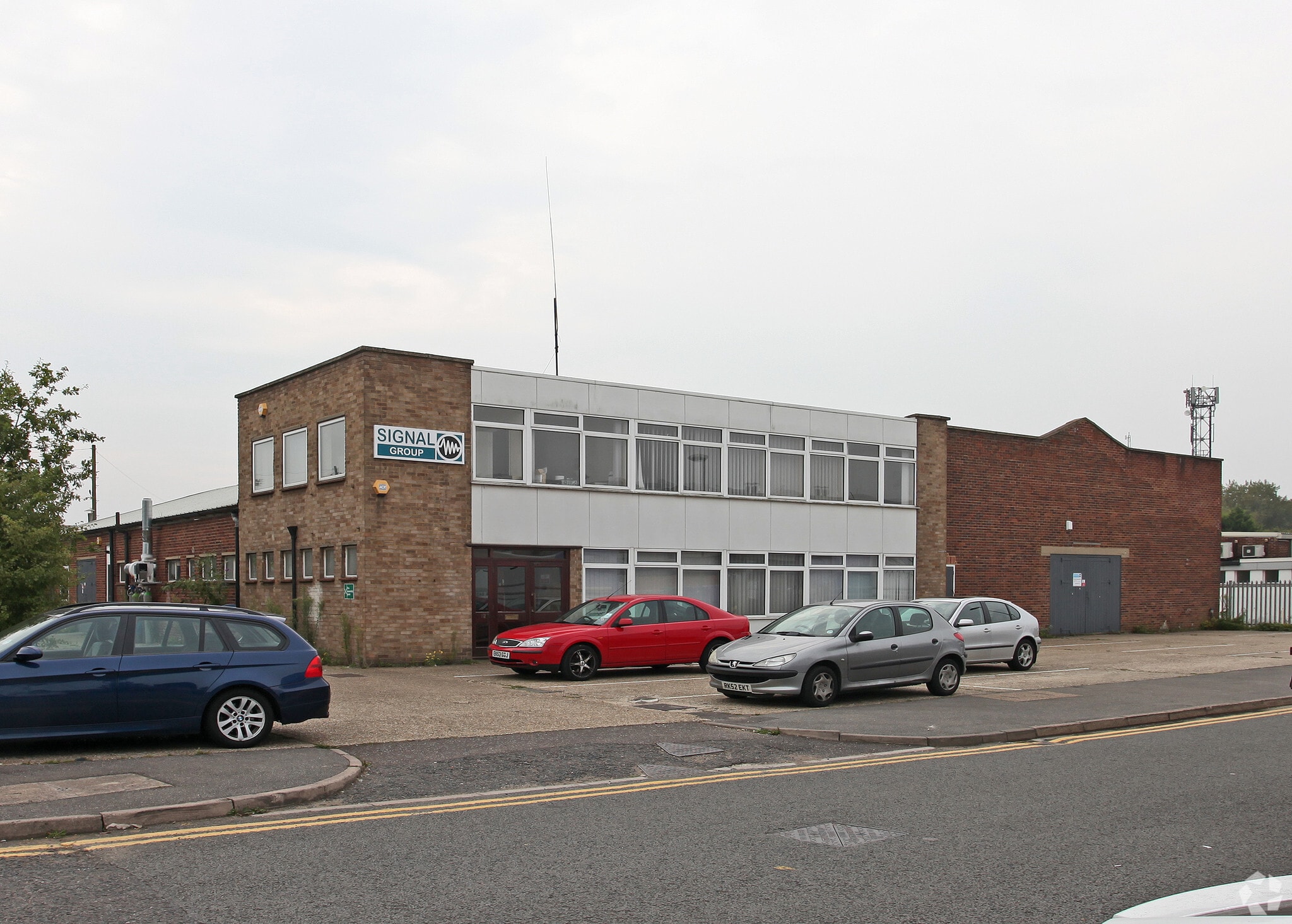 12 Doman Rd, Camberley for lease Primary Photo- Image 1 of 3