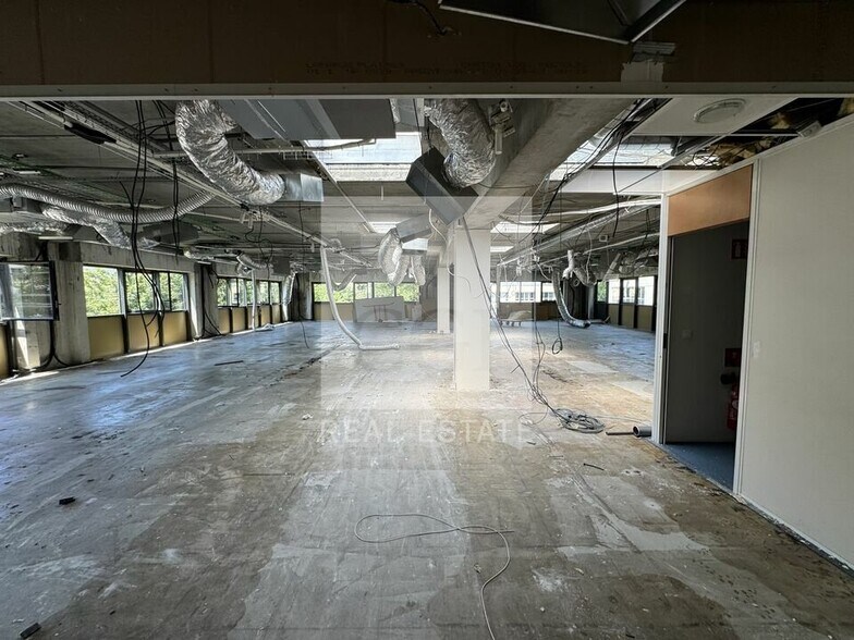 Office in Eybens for lease - Interior Photo - Image 3 of 16