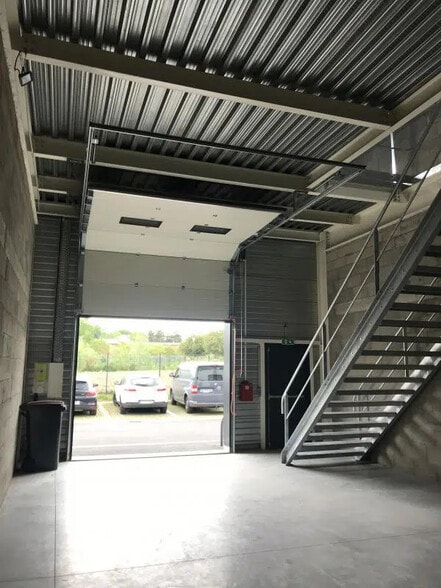 Industrial in Épinay-sur-Seine for lease - Building Photo - Image 1 of 11