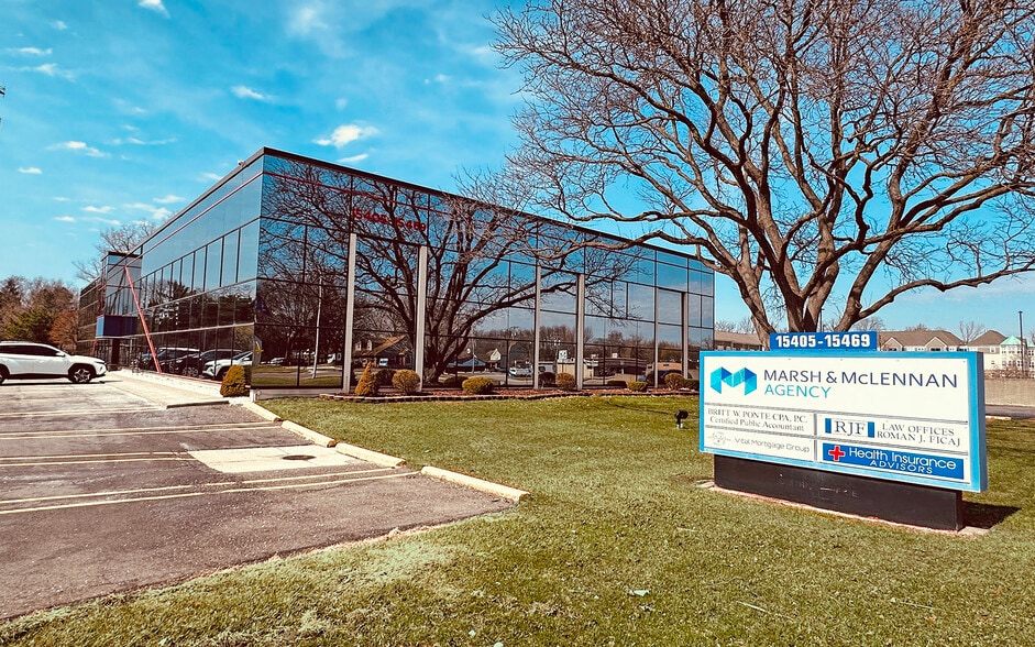 15405-15469 Middlebelt Rd, Livonia, MI for lease - Building Photo - Image 2 of 14