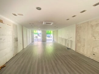 More details for 73 Avenue Victor Hugo, Tassin-la-Demi-Lune - Retail for Sale
