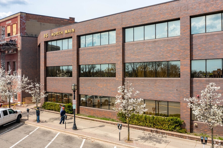 85 N Main St, Mount Clemens, MI for lease - Building Photo - Image 3 of 18