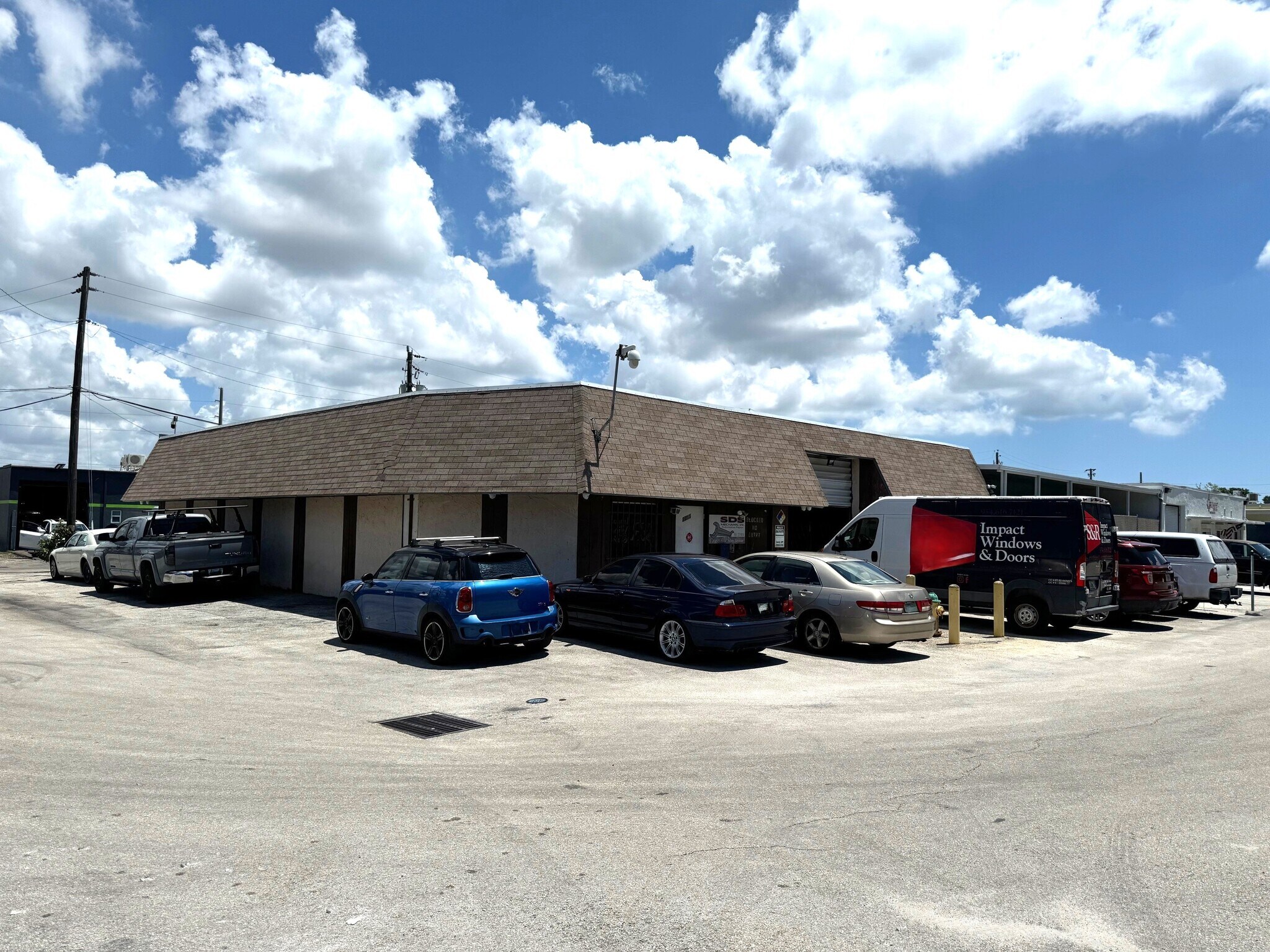 2355 NW 30th St, Oakland Park, FL à vendre Photo du bâtiment- Image 1 de 7