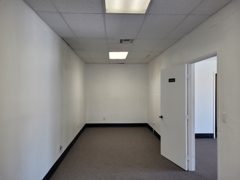 1004 W Brooks St, Ontario, CA for lease - Building Photo - Image 3 of 16