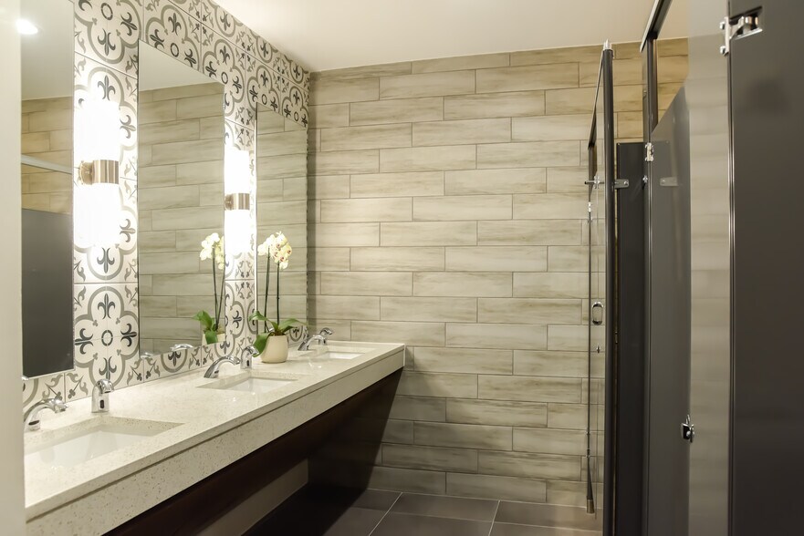 1230 River Bend Dr, Dallas, TX à louer - Photo intérieure - Image 2 de 13